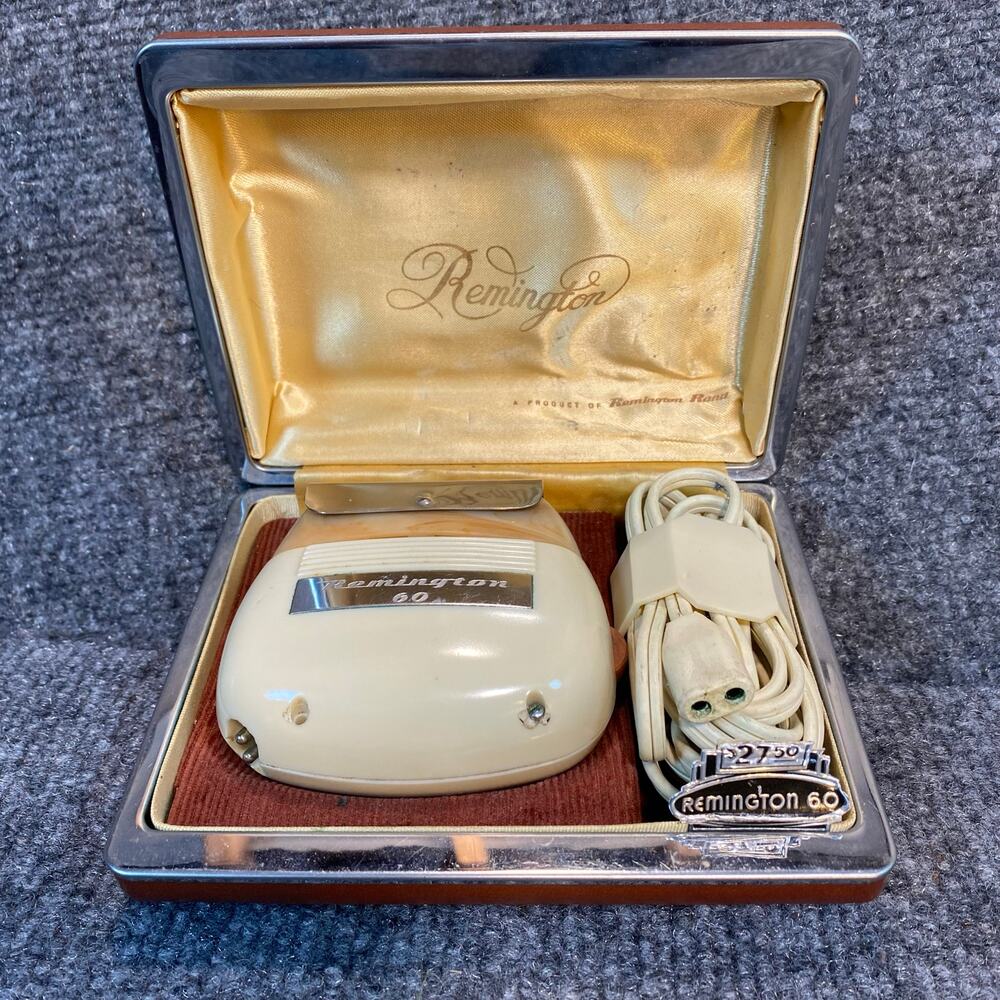 Remington 60 Deluxe AC DC Electric Shaver in Case Vintage Tested Working